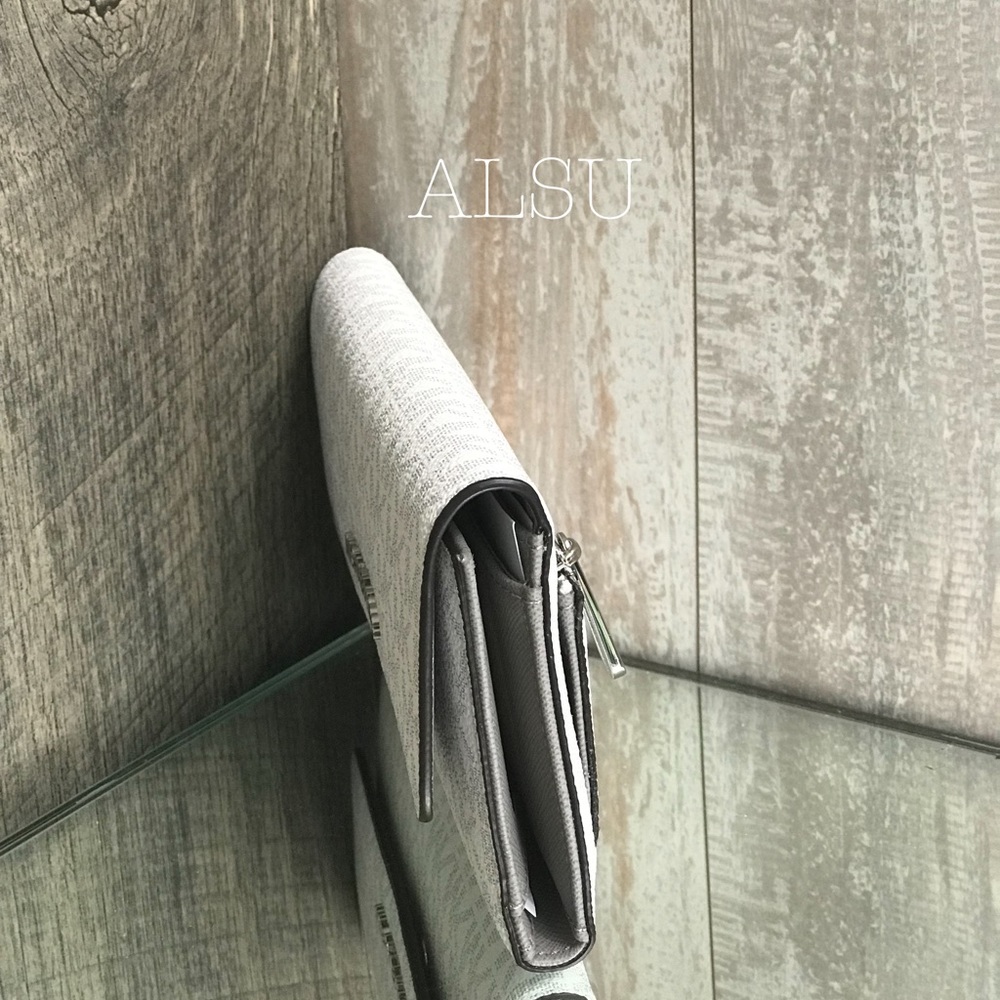 Michael Kors Large Tri-Folder Wallet Bright White - Picture 4 of 7